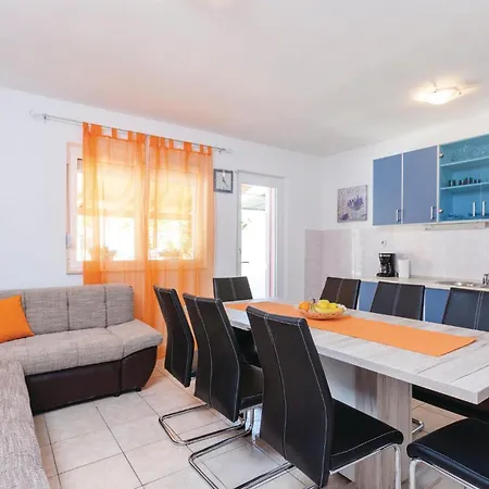 Four-bedroom In Stobrec *