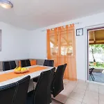 Prázdninový dům Four-bedroom In Stobrec Split
