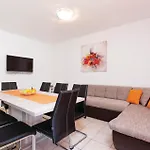 Four-bedroom In Stobrec *