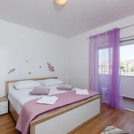 Four-bedroom In Stobrec Dom wakacyjny Split