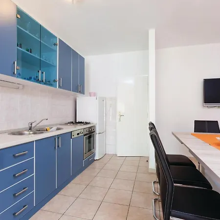 Dom wakacyjny Four-bedroom In Stobrec