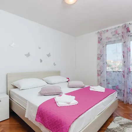 Dom wakacyjny Four-bedroom In Stobrec