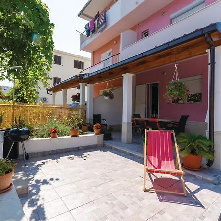 Four-bedroom In Stobrec *
